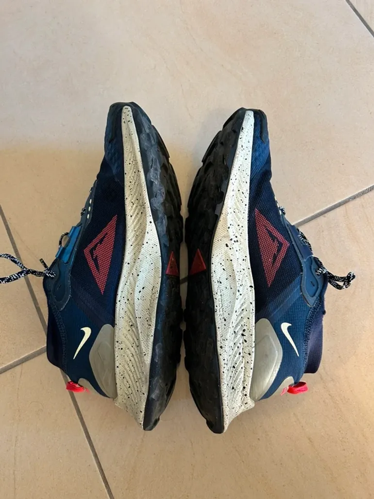 Used Nike Trail Goretex bike — image 5 of 7