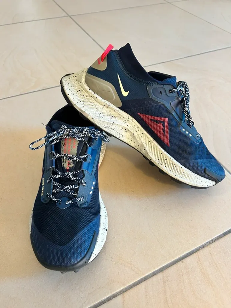 Used Nike Trail Goretex bike — image 1 of 7