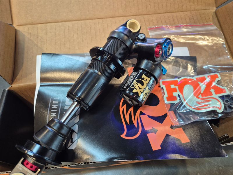 Käytetty Fox DHX2 Factory 210x55 Coil Shock 2025 Rear Suspension