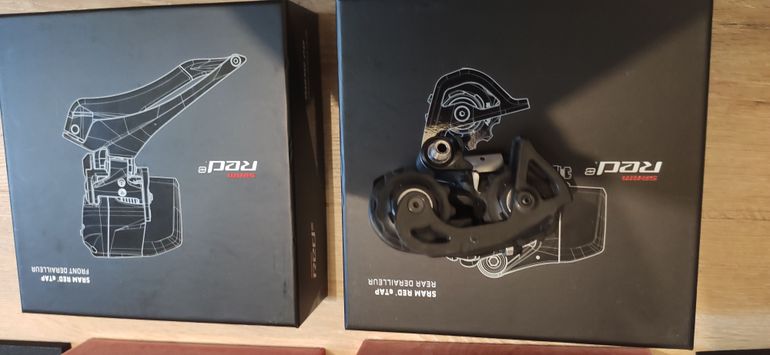 Used Sram Red eTap 2x11 Rim Brake bike — image 6 of 15
