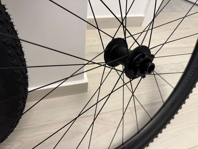 Used Bontrager Kovee Elite 23 Carbon Wheelset 29" 2022 bike — image 2 of 10