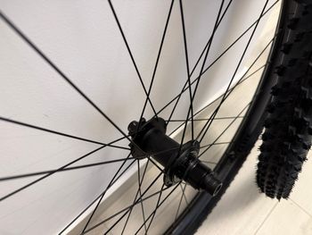 Used Bontrager Kovee Elite 23 Carbon Wheelset 29" 2022 bike — image 6 of 10