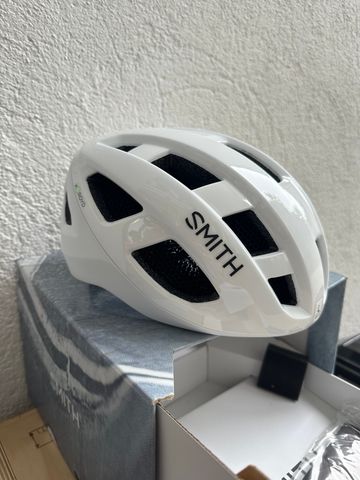 Used Smith Optics Triad MIPS Helmet 2025 bike — image 3 of 4