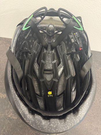 Used MET Trenta 3K Carbon MIPS Helmet bike — image 2 of 8
