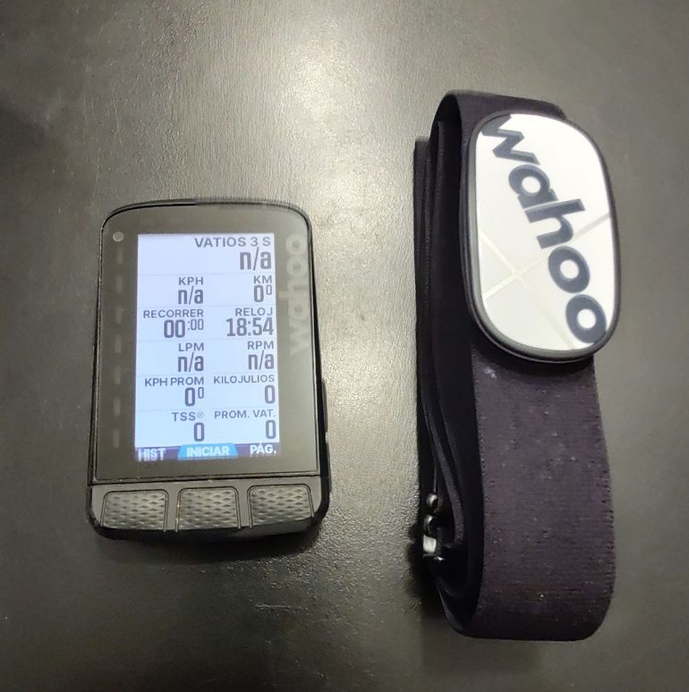 Used Wahoo ELEMNT ROAM v2 GPS Bike Computer 2022 bike — image 1 of 2