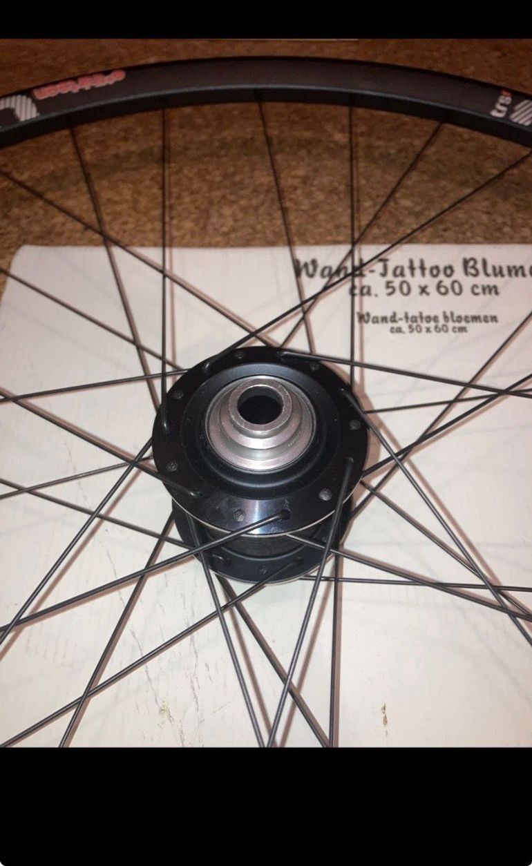 Used E*Thirteen TRSR Vorderrad 26" 15x100mm 28 Loch Alu 6 Loch Bremsscheibe bike — image 5 of 6