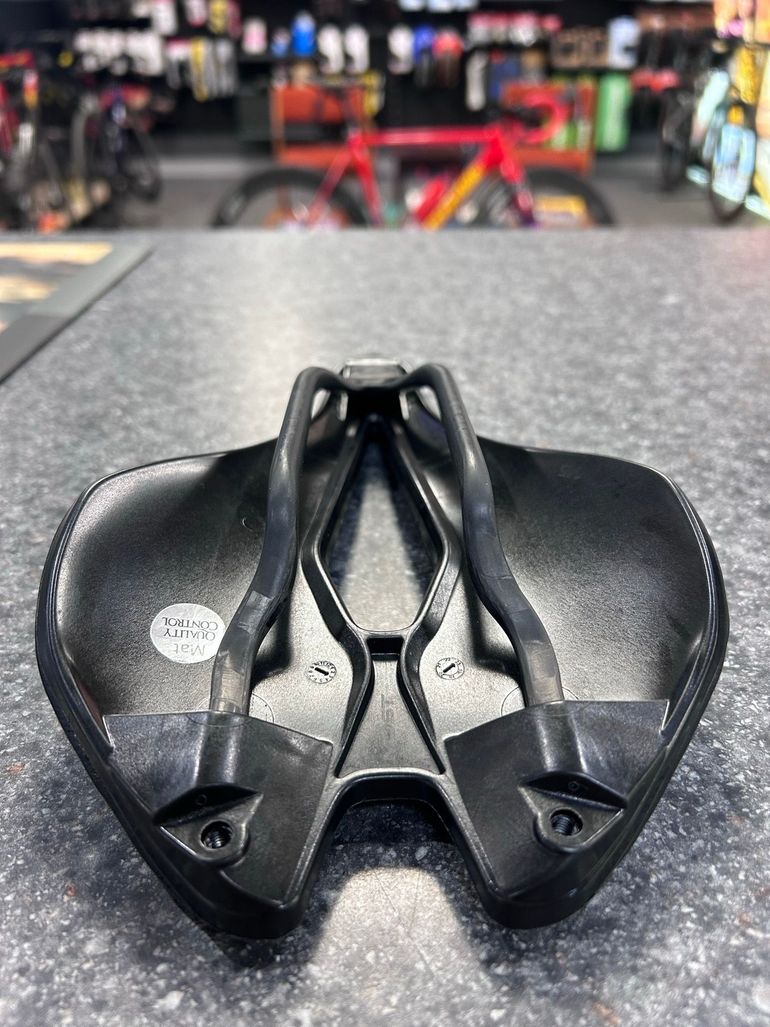 Used Pinarello MOST Carbon Rail Saddle bike — image 5 of 6