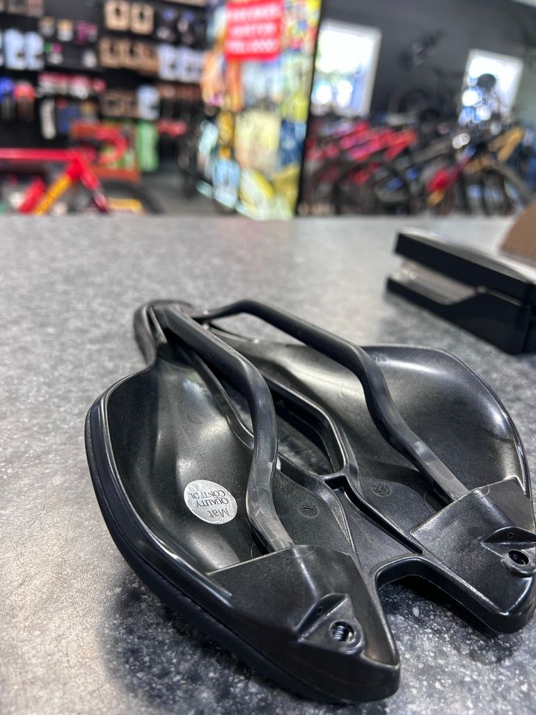 Used Pinarello MOST Carbon Rail Saddle bike — image 4 of 6