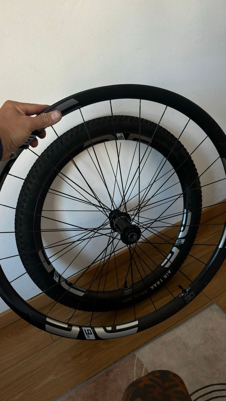 Used Enve M6 2024 bike — image 9 of 11