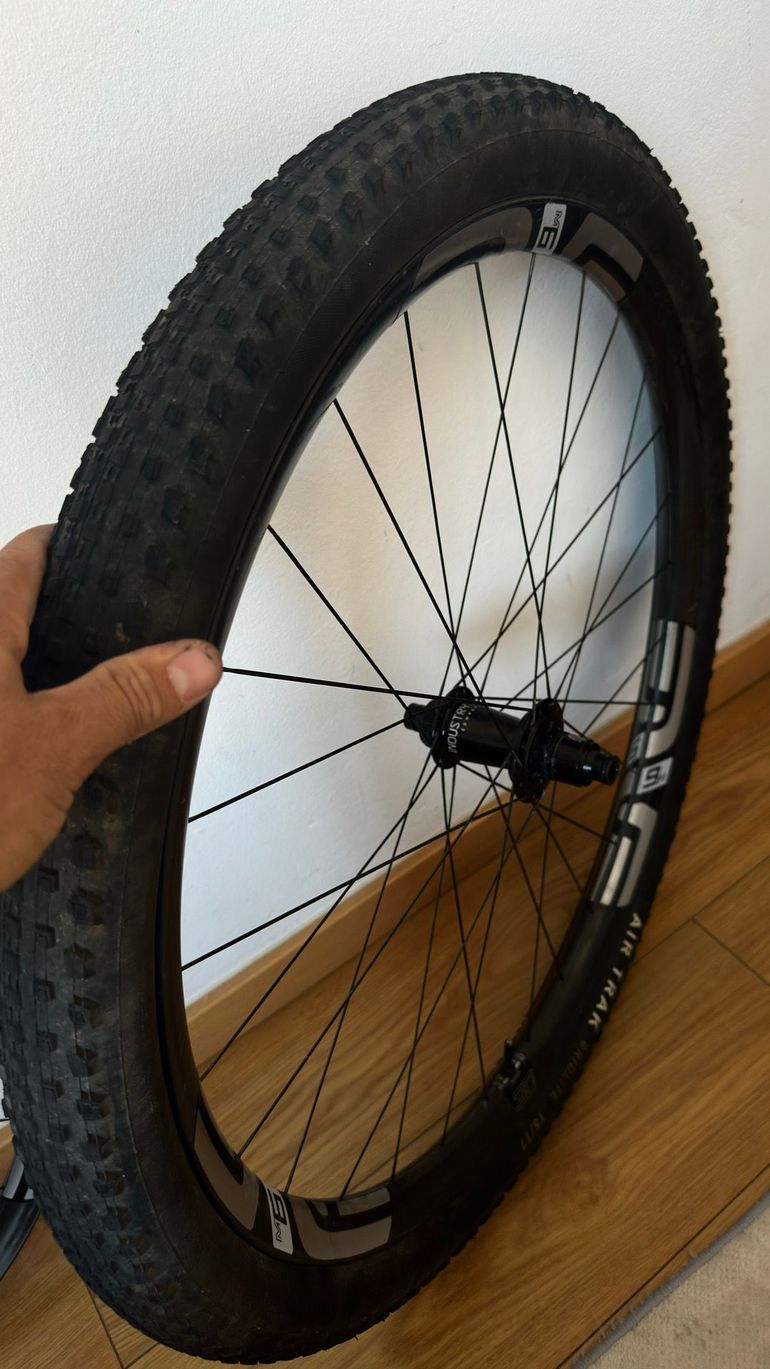 Used Enve M6 2024 bike — image 2 of 11