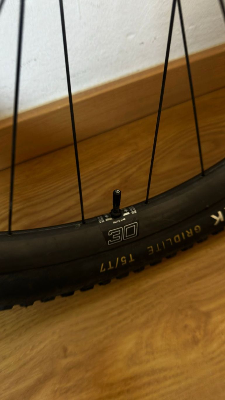 Used Enve M6 2024 bike — image 11 of 11