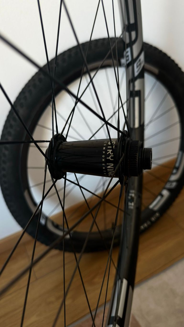 Used Enve M6 2024 bike — image 10 of 11