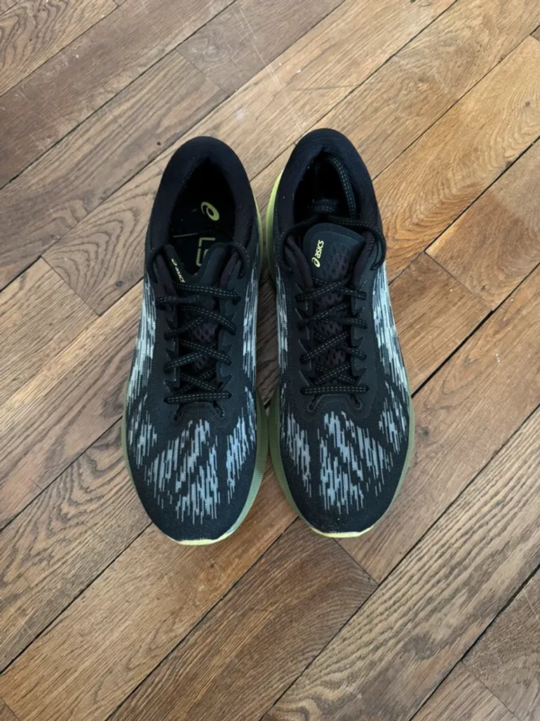Used Asics Novablast 3 bike — image 2 of 4