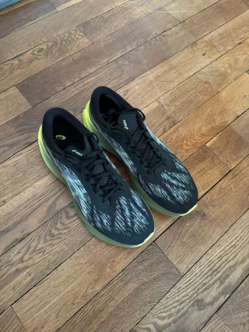 Brugt Asics Novablast 3 Running Shoes