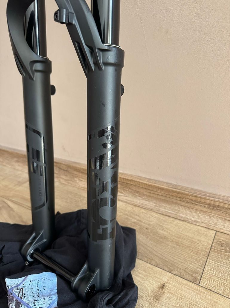 Used Fox 36 Performance Fork 2023 bike — image 3 of 7