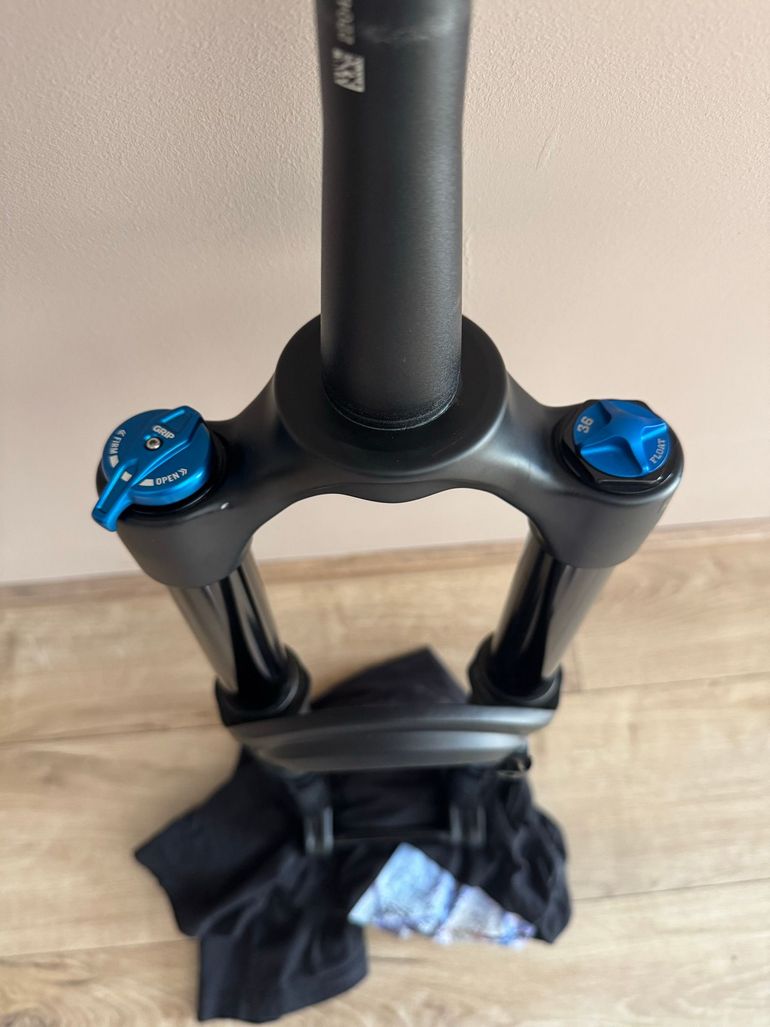 Used Fox 36 Performance Fork 2023 bike — image 2 of 7