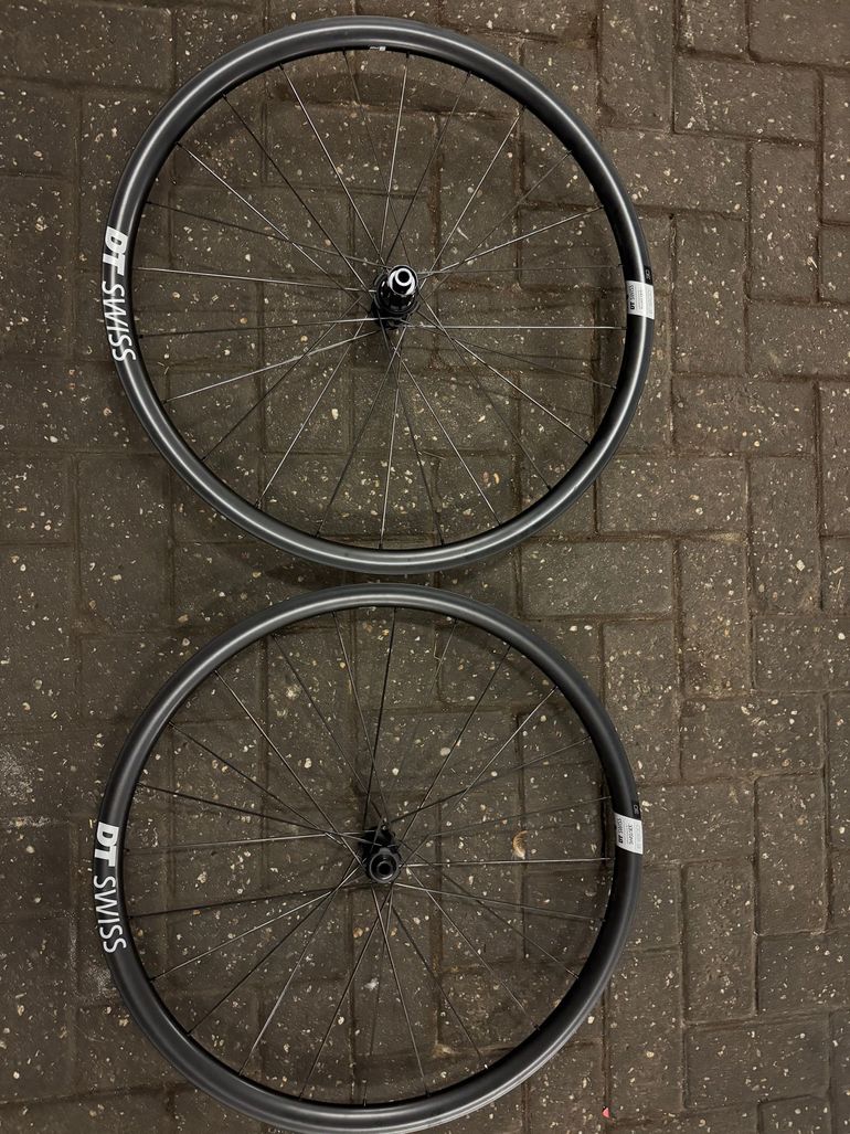 Used Dt Swiss E1800 set 2025 bike — image 1 of 3