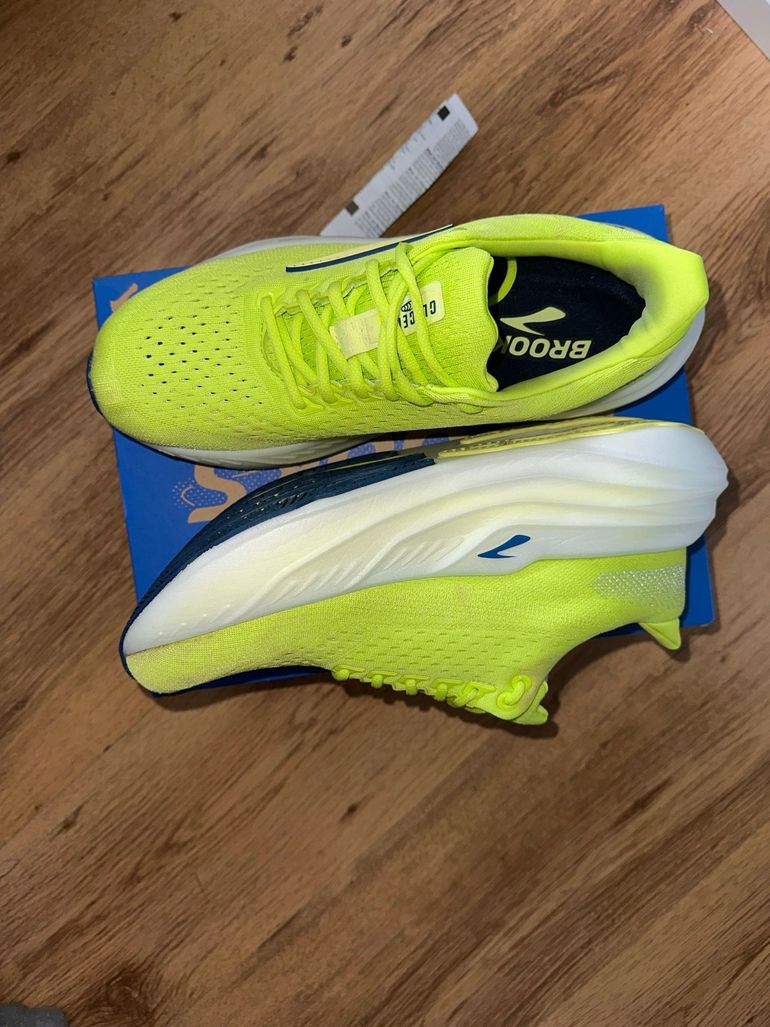 Used Brooks Glycerin Max Lime/Navy Peony 44 2025 bike — image 4 of 5