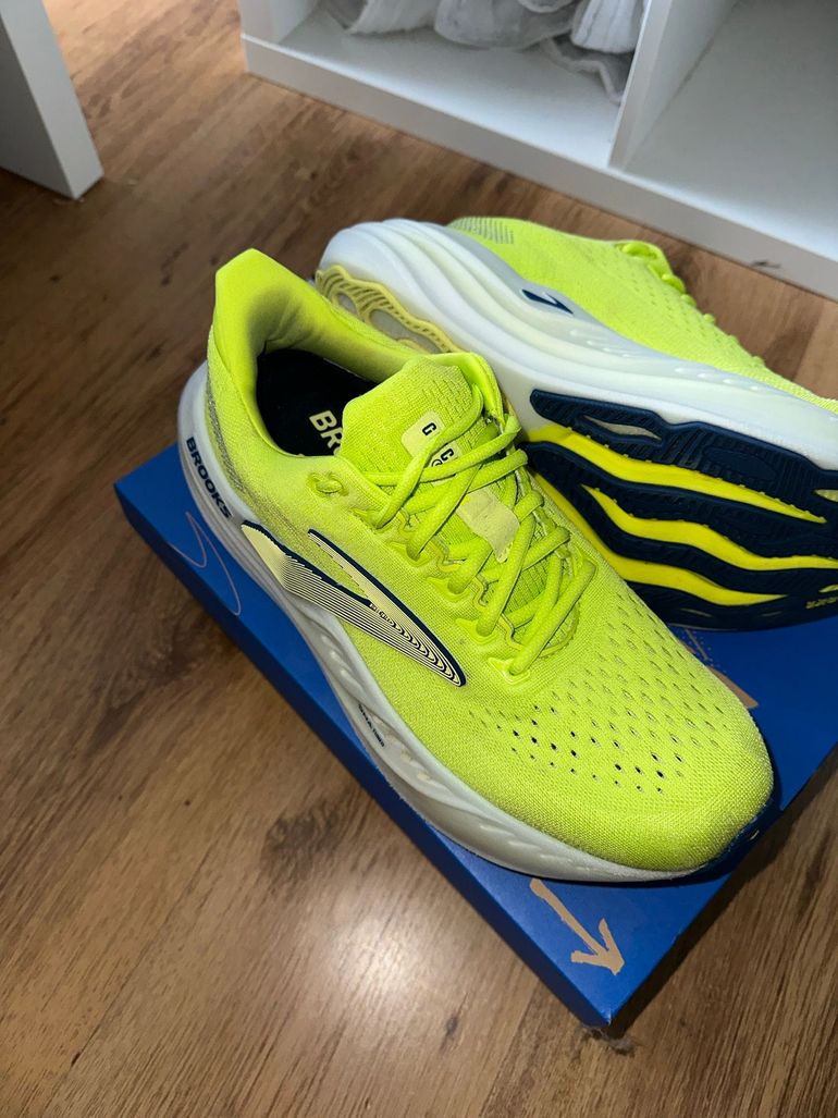 Used Brooks Glycerin Max Lime/Navy Peony 44 2025 bike — image 2 of 5