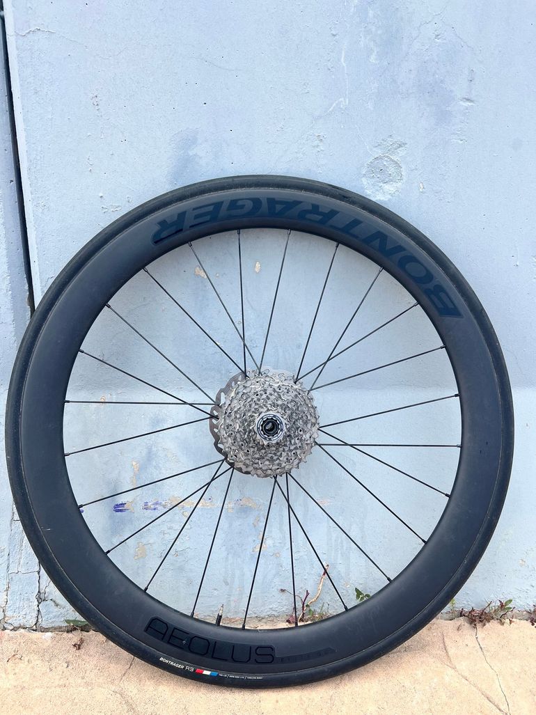 Used Bontrager Aeolus Elite 50 Carbon OCLV Tubeless Ready 2024 bike — image 2 of 9