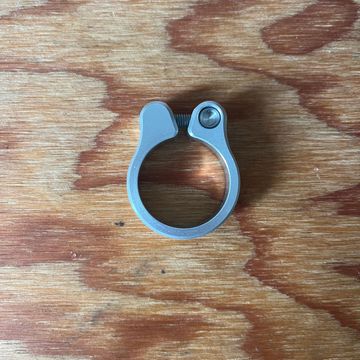 Tweedehands Wolf Tooth Seatpost Clamp with Bolt Closure 2026 Saddles & Seatposts