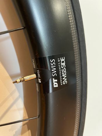 Used Dt Swiss ARC 1400 DICUT 60+80mm Carbon Wheelset 2020 bike — image 4 of 6