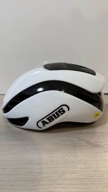 Used ABUS GameChanger 2.0 MIPS Helmet 2025 bike — image 3 of 5