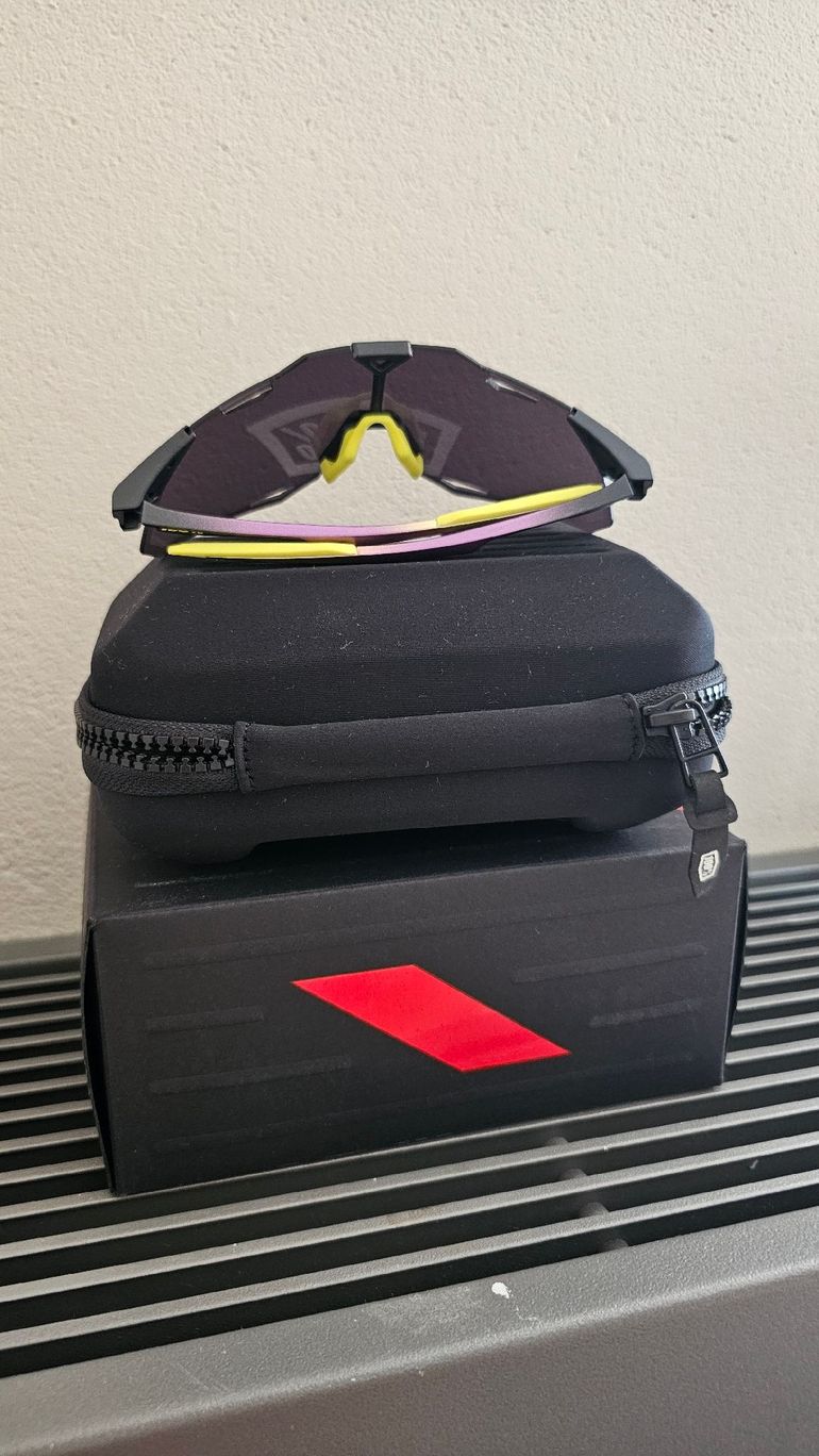 Used 100% Hypercraft XS Sunglasses 2025 bike — image 8 of 11