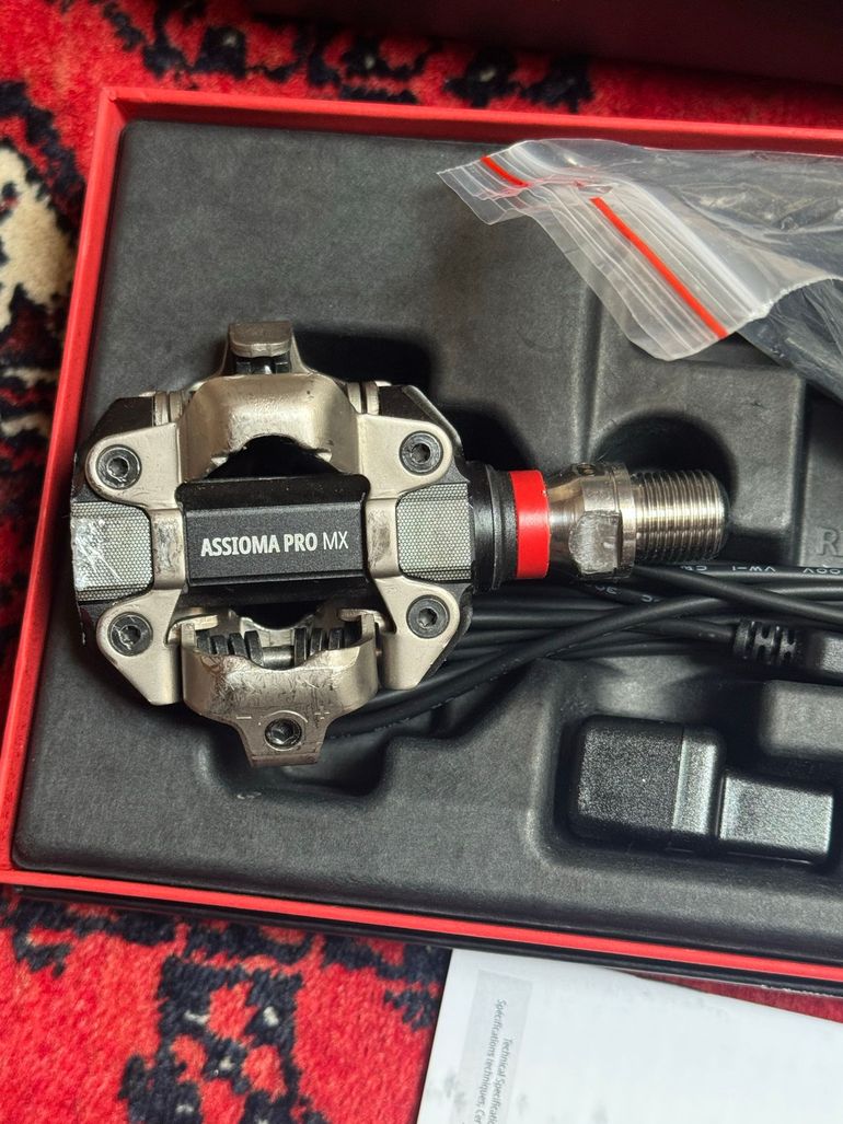 Used Favero Assioma PRO MX-2 Dual-sided MTB Power Meter Pedals 2025 bike — image 6 of 7