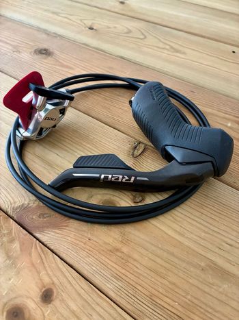 Used Sram RED AXS E1 Flat Mount 2000mm 12V Lever and Rear Caliper 2026 bike — image 2 of 6