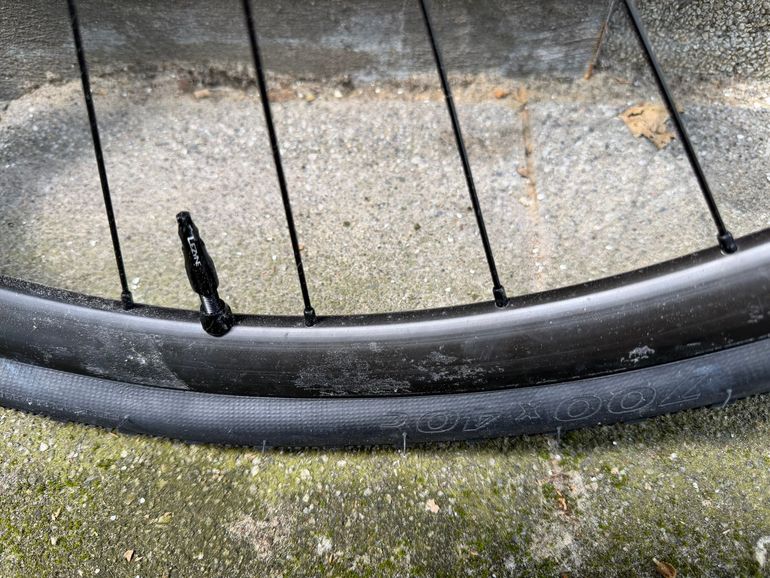Used Fulcrum Rapid Red 900 + 2xPirelli Cinturato All Road 700x40 + Disk Rotors + Lezyne Tubeless Valves bike — image 6 of 6