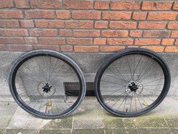 Used Fulcrum Rapid Red 900 + 2xPirelli Cinturato All Road 700x40 + Disk Rotors + Lezyne Tubeless Valves bike