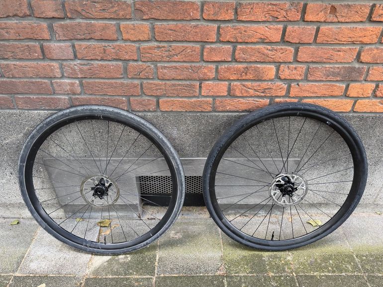 Used Fulcrum Rapid Red 900 + 2xPirelli Cinturato All Road 700x40 + Disk Rotors + Lezyne Tubeless Valves bike — image 1 of 6