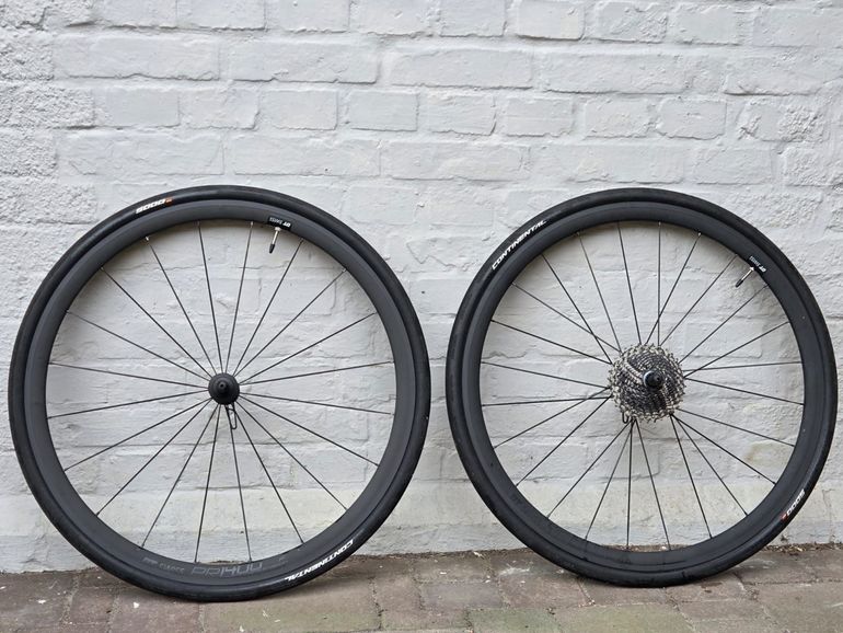 Used Dt Swiss PR 1400 DICUT OXIC Wheels 2022 bike — image 1 of 4
