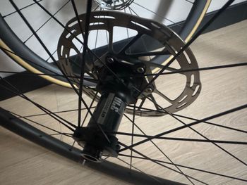 Used Reserve 32 Carbon Wheelset Road bike — image 7 of 10