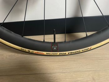 Used Reserve 32 Carbon Wheelset Road bike — image 4 of 10