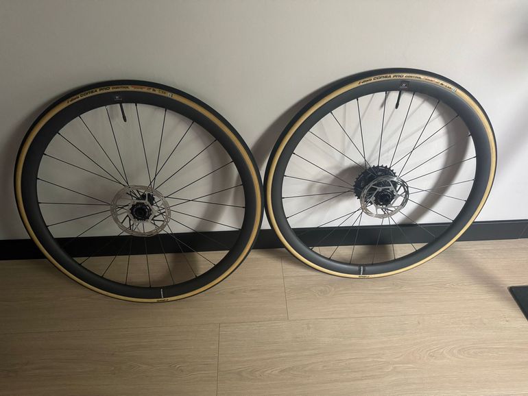 Used Reserve 32 Carbon Wheelset Road bike — image 8 of 10