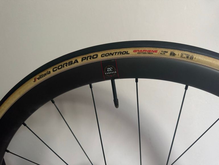 Used Reserve 32 Carbon Wheelset Road bike — image 6 of 10