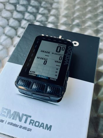 Used Wahoo ELEMNT ROAM V2 GPS Bike Computer 2022 bike