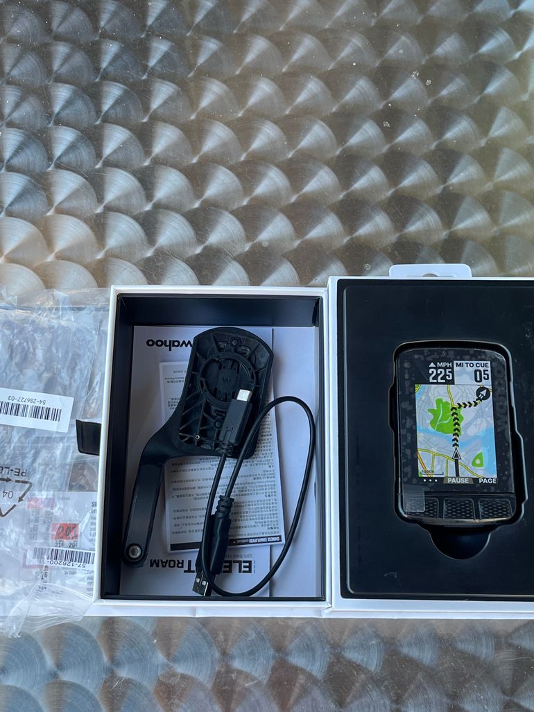 Used Wahoo ELEMNT ROAM V2 GPS Bike Computer 2022 bike — image 9 of 10
