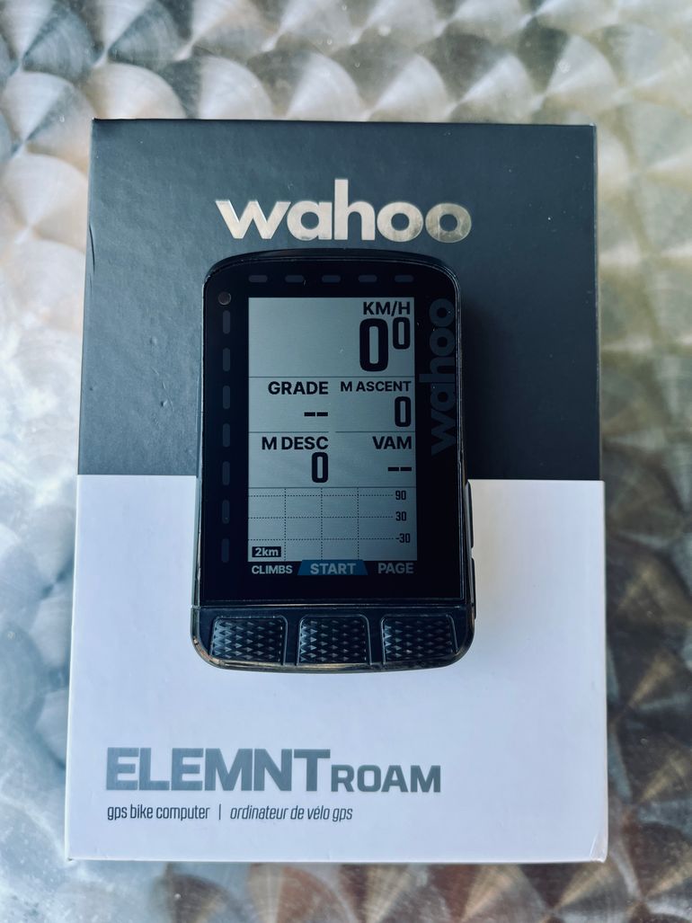 Used Wahoo ELEMNT ROAM V2 GPS Bike Computer 2022 bike — image 2 of 10