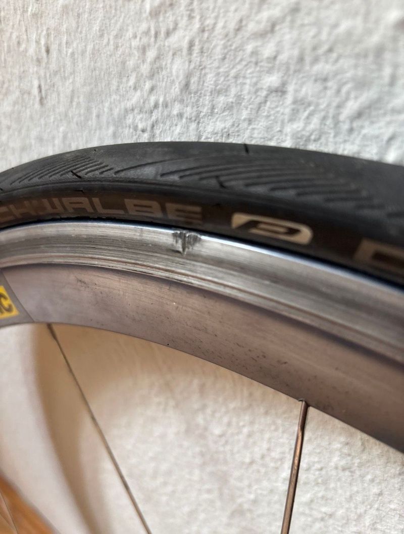 Mavic Cosmic Pro Carbon Wheelset bike usato — immagine 5 di 8