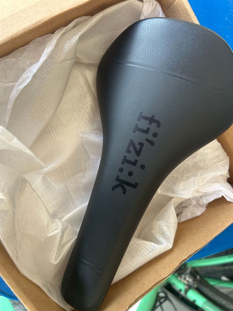 Used Fizik Taiga 2026 bike — image 4 of 5