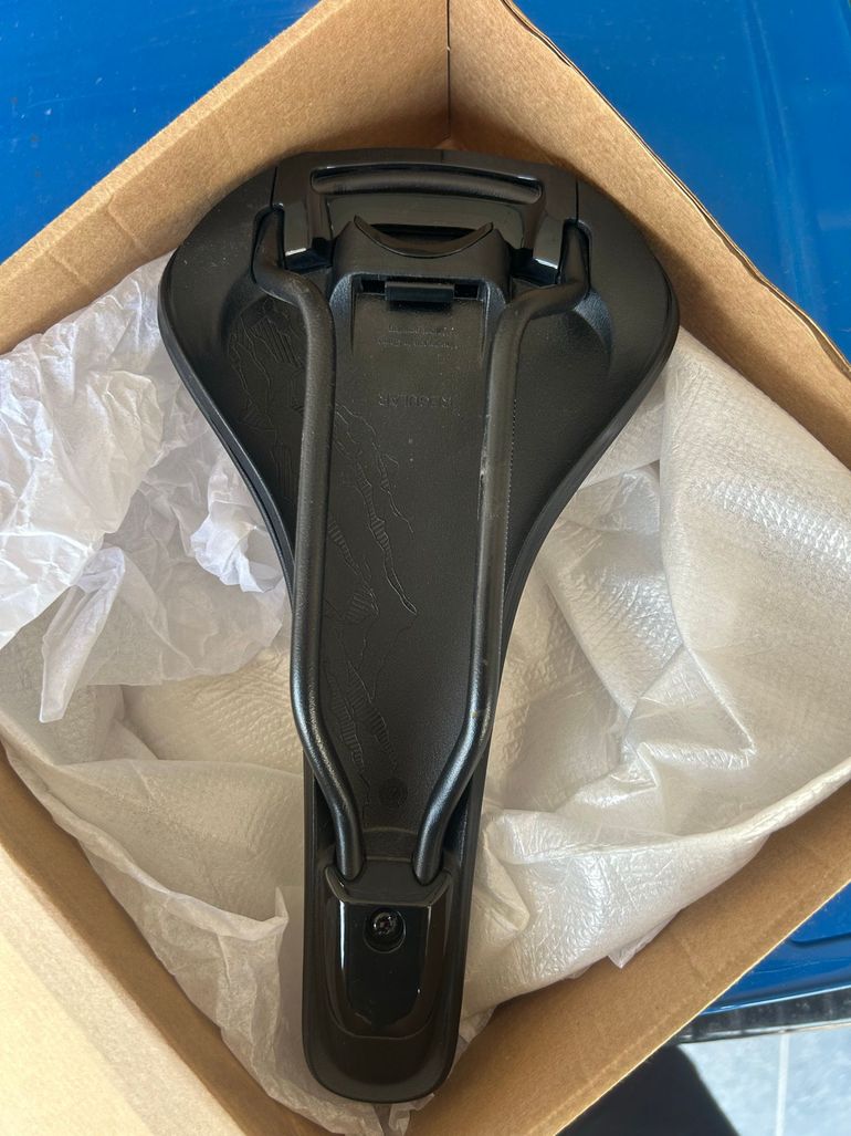 Used Fizik Taiga 2026 bike — image 2 of 5