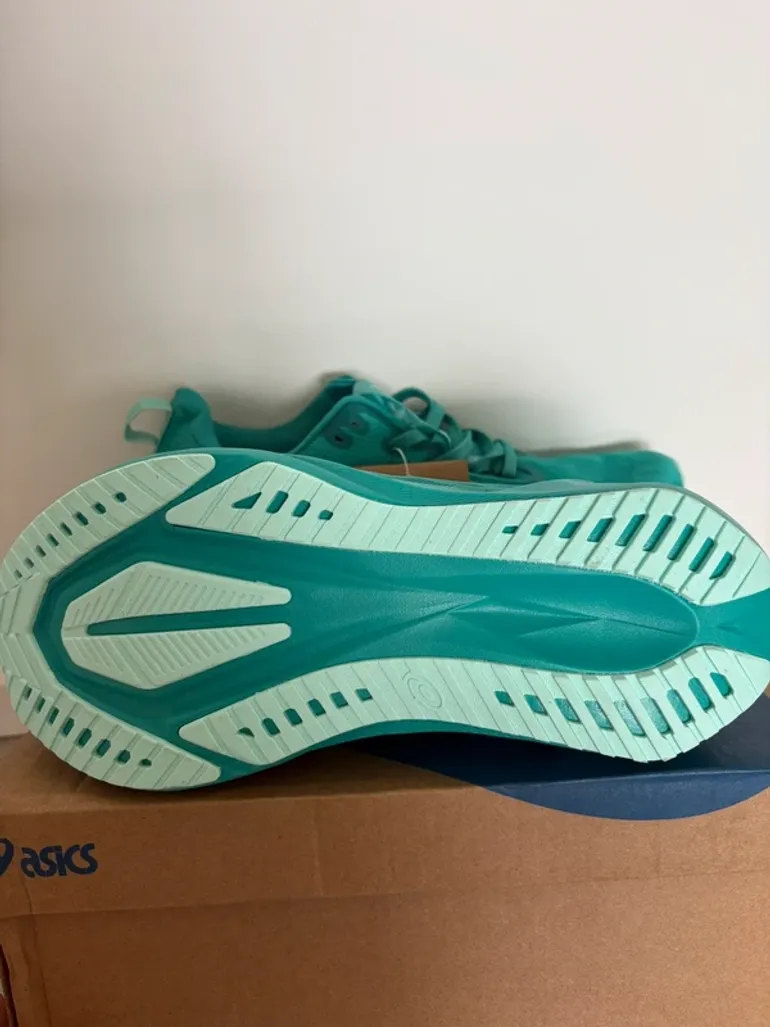 Used Asics Novablast bike — image 2 of 3