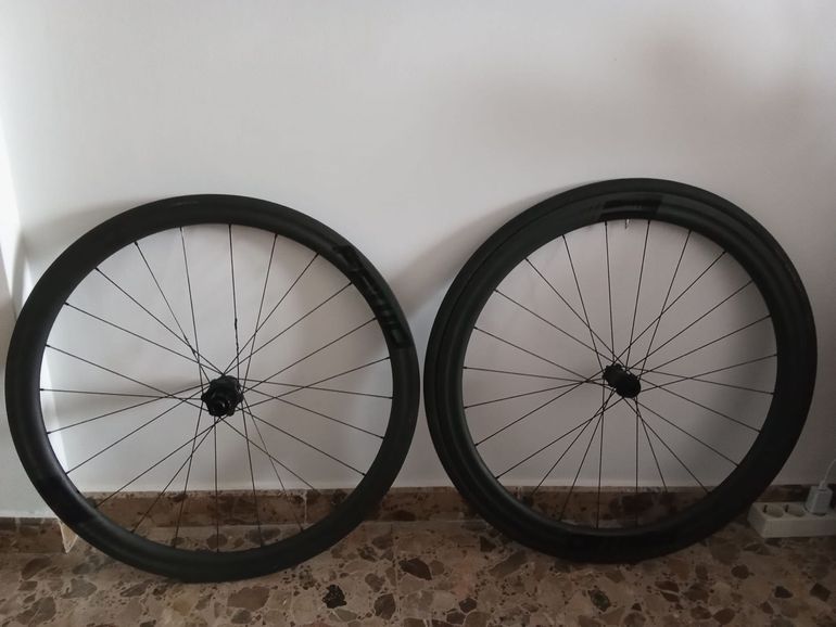 Used Ffwd Carbon Wheels 45mm Disc Brake 2024 bike — image 4 of 6