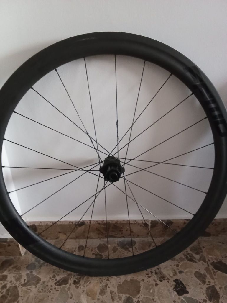 Used Ffwd Carbon Wheels 45mm Disc Brake 2024 bike — image 2 of 6