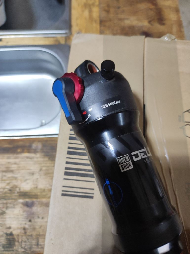 Used RockShox Deluxe Select 210x55 2024 bike — image 3 of 5