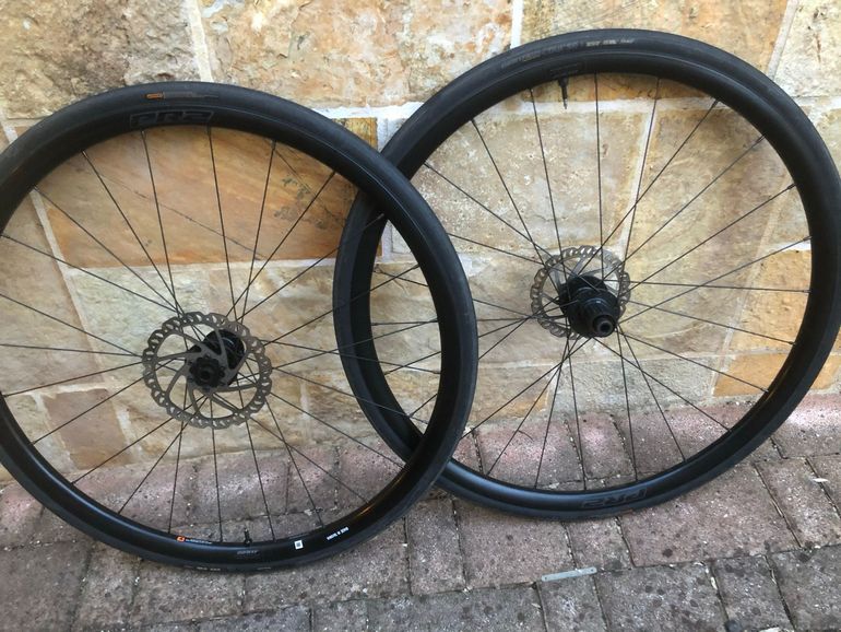 Used Giant PR2 Disc Complete Wheel bike — image 1 of 4