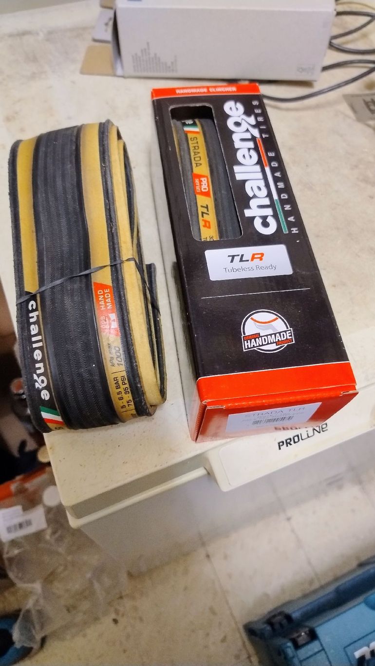 Použité Challenge Strada Race TLR 2025 bike — obrázek 1 z 2